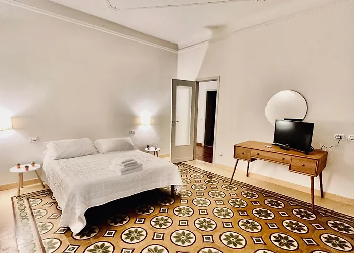 Rossella - 5 Terre Near The Station * La Spezia